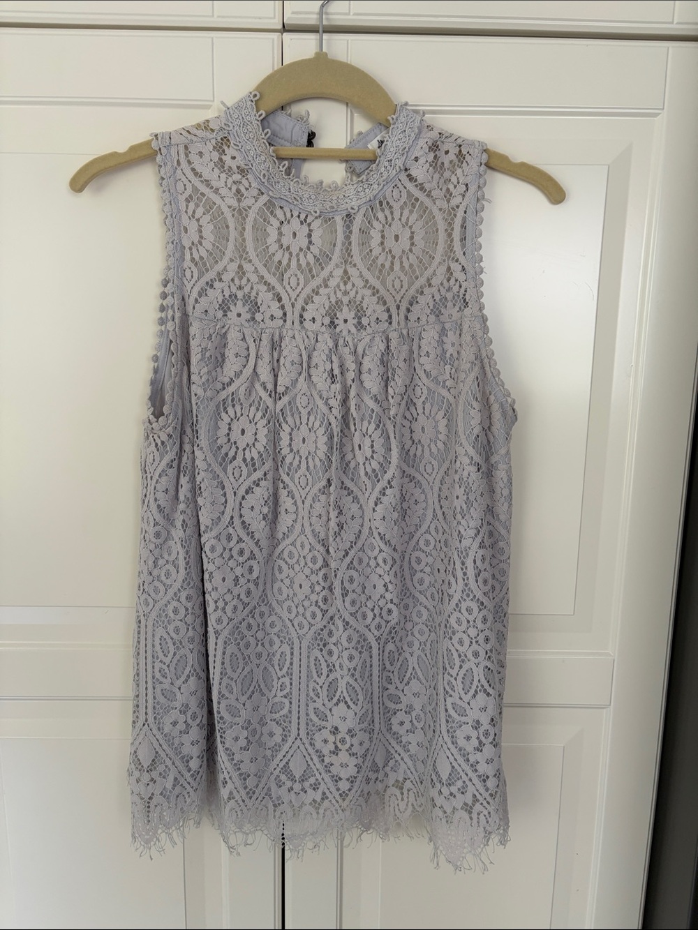 Lace High-Neck Sleeveless Camisole in Light Gray
